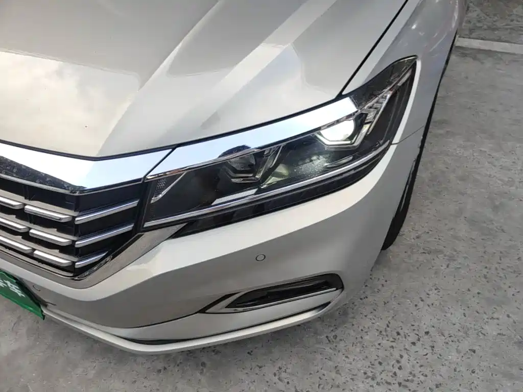 Volkswagen Passat — фото 24