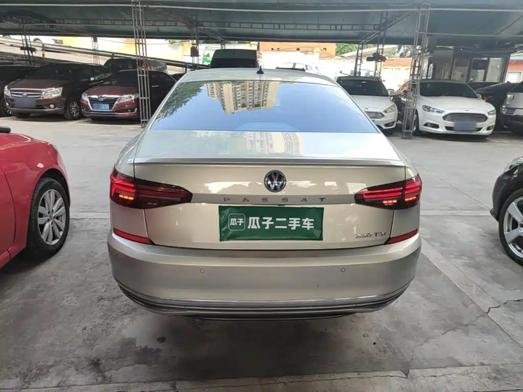 Volkswagen Passat — фото 6