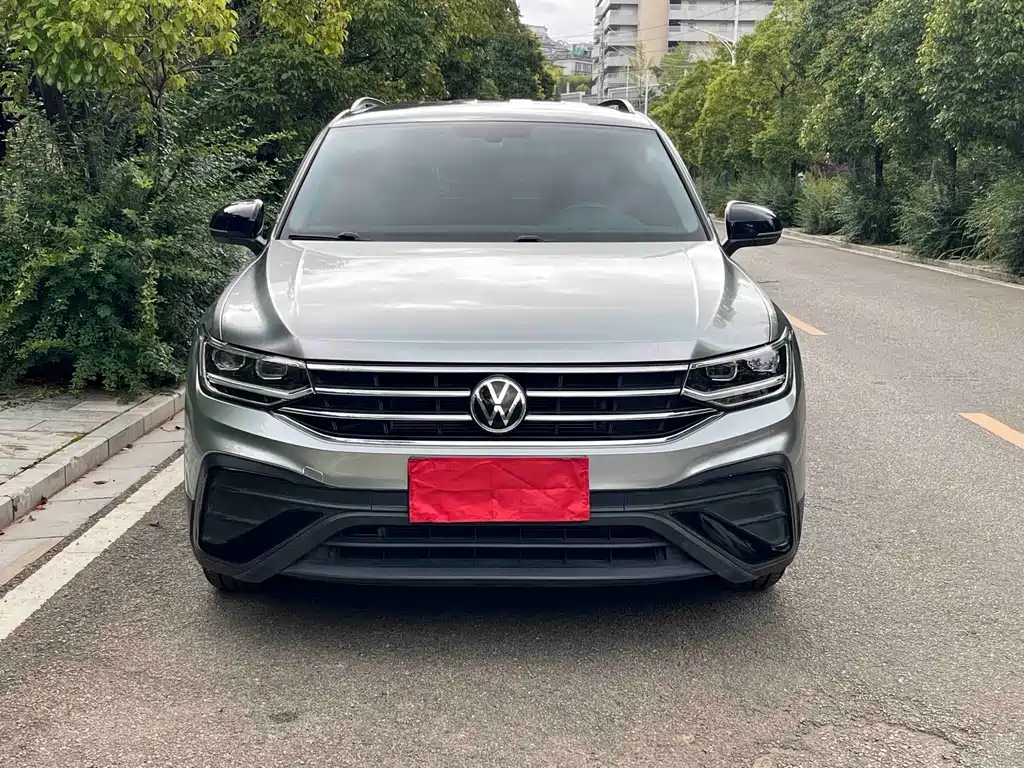 Volkswagen Tiguan L — фото 2