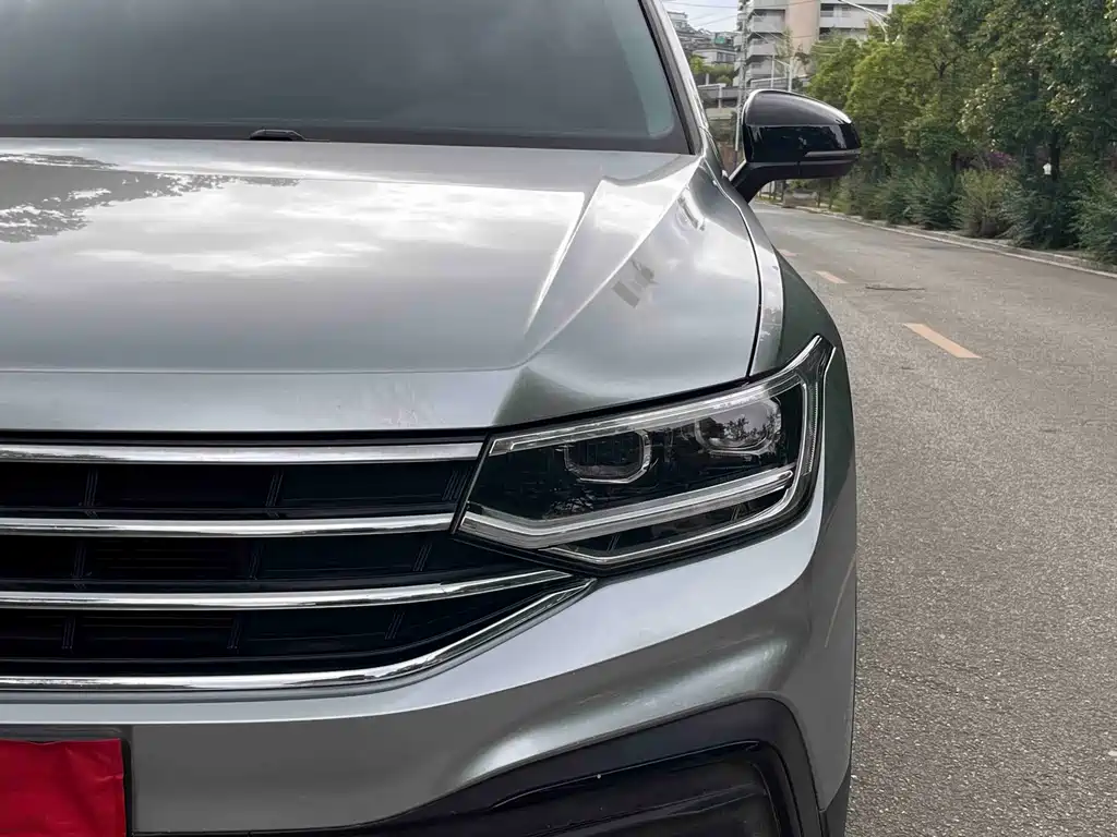 Volkswagen Tiguan L — фото 14