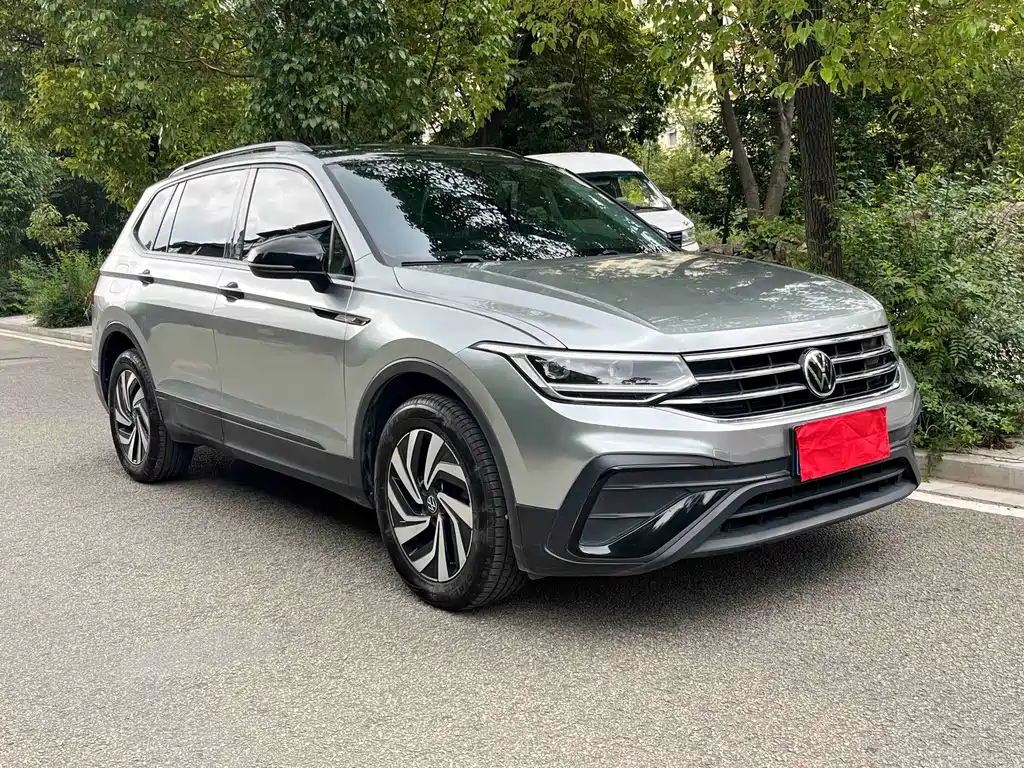 Volkswagen Tiguan L — фото 3