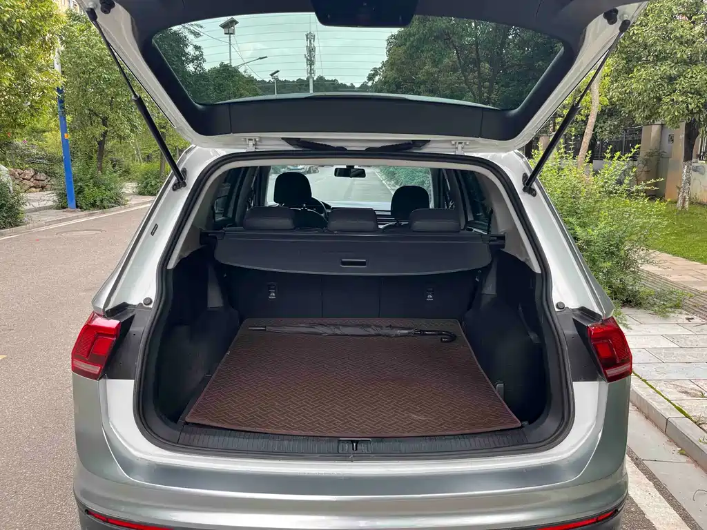 Volkswagen Tiguan L — фото 23