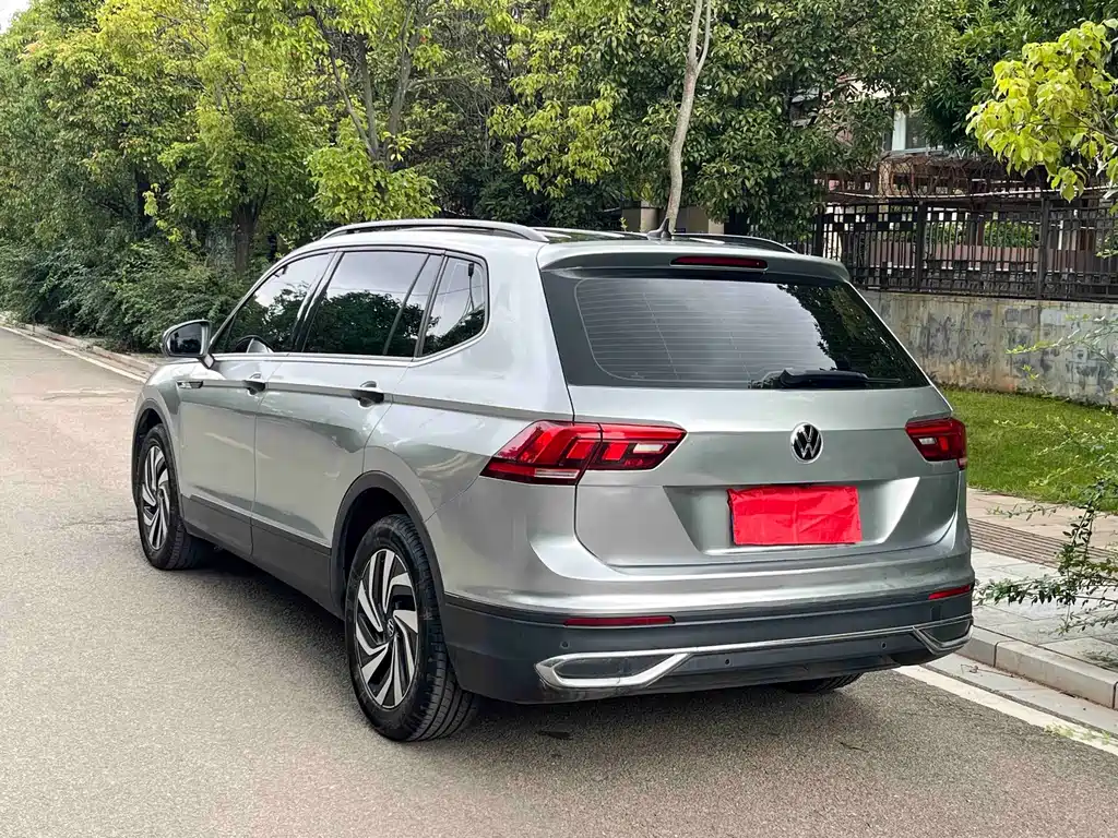 Volkswagen Tiguan L — фото 5