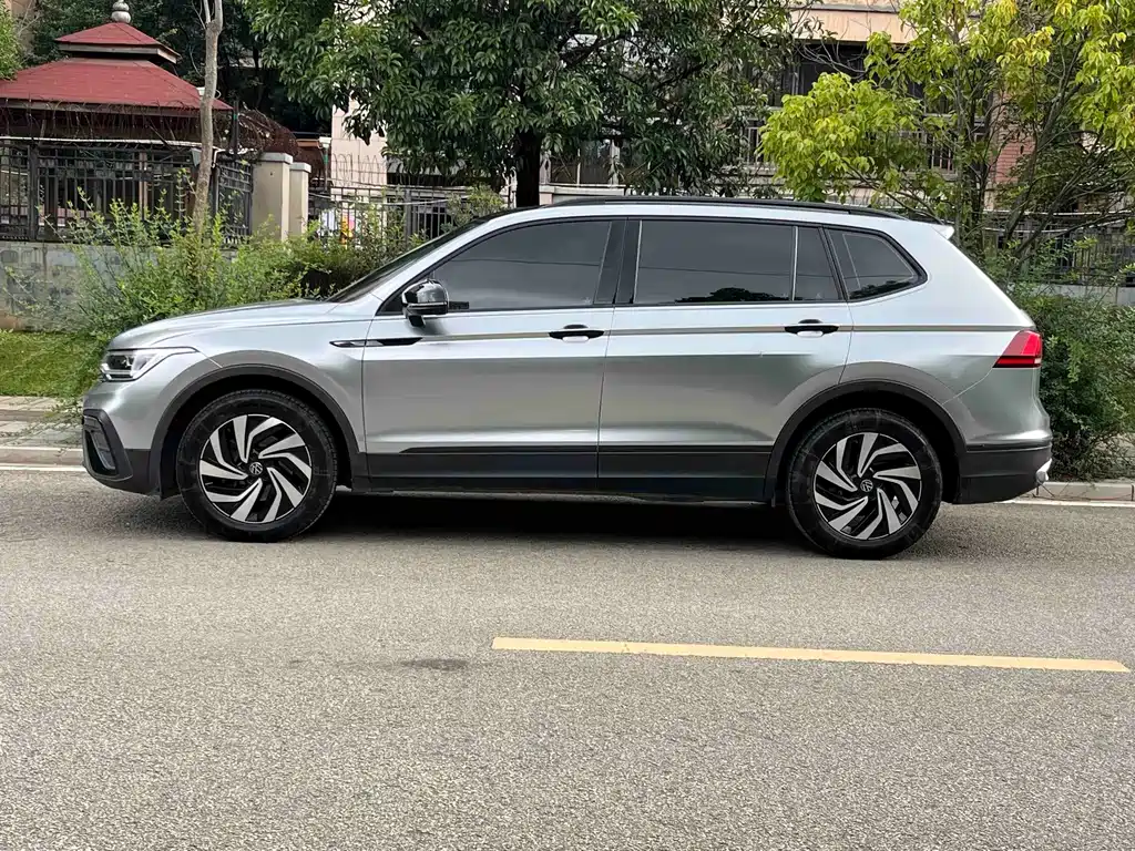 Volkswagen Tiguan L — фото 6