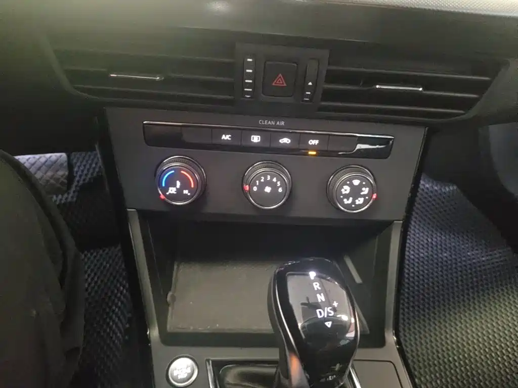 Volkswagen Passat — фото 13