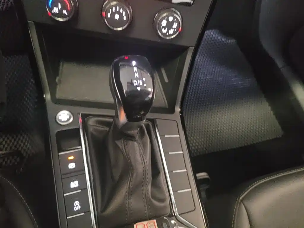 Volkswagen Passat — фото 14