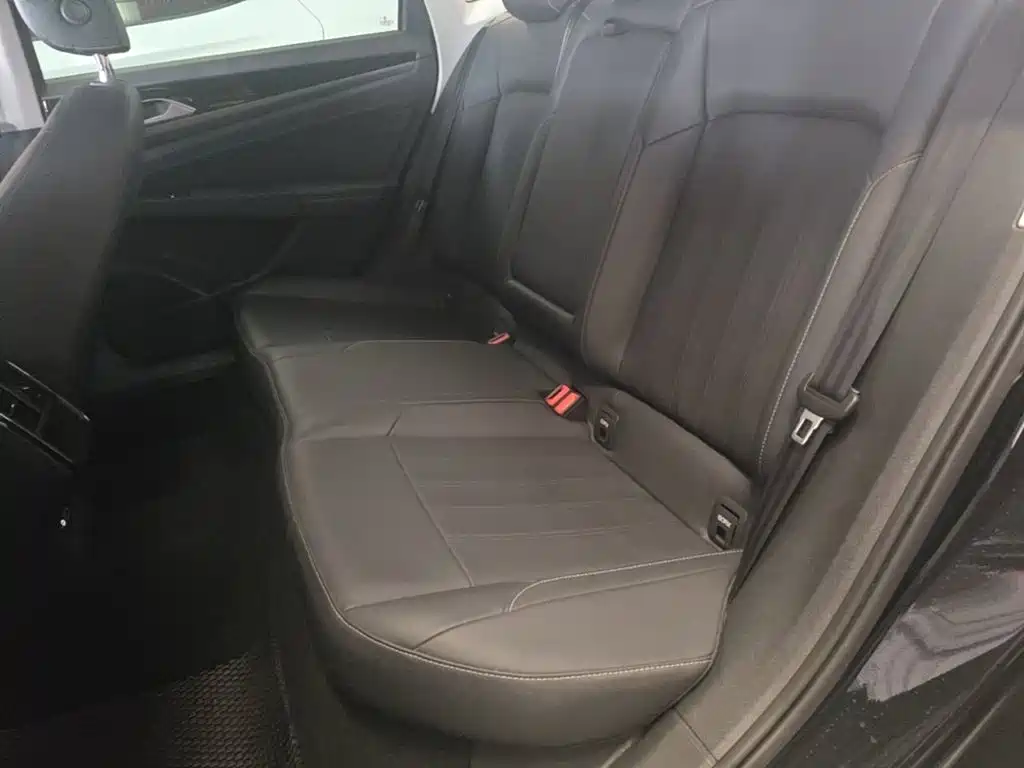 Volkswagen Passat — фото 17