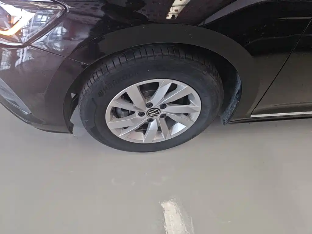 Volkswagen Passat — фото 23