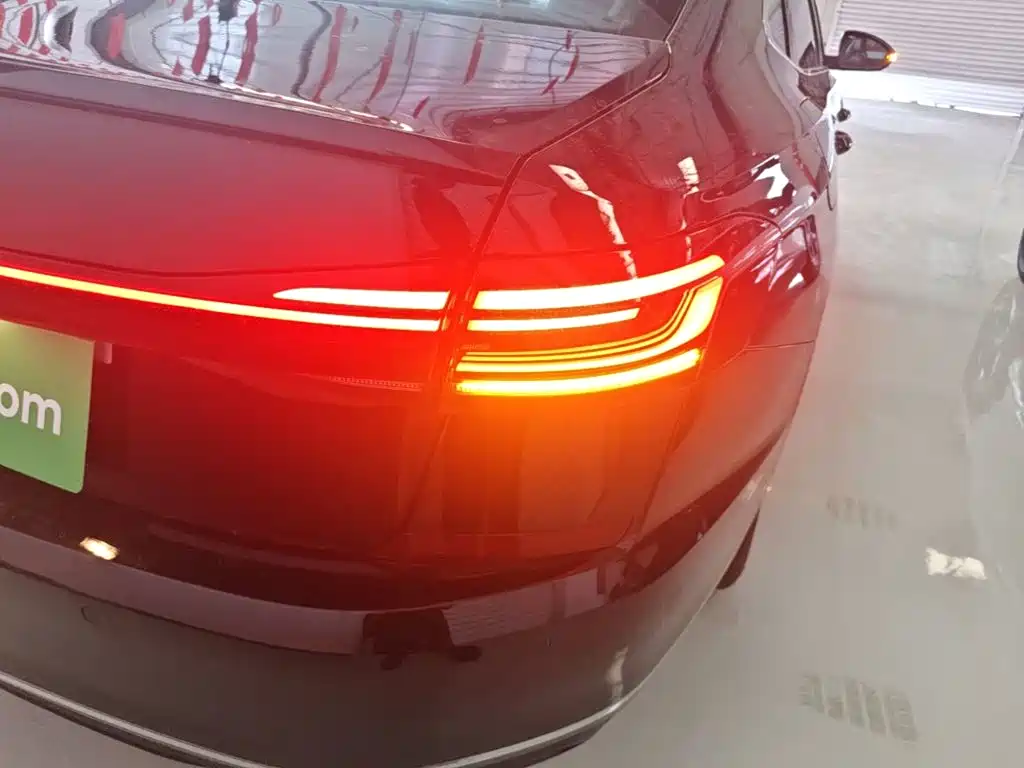 Volkswagen Passat — фото 8