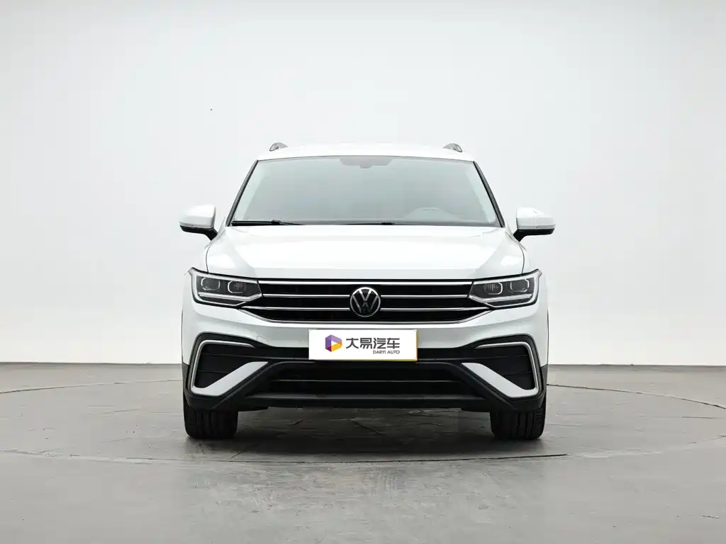 Volkswagen Tiguan L — фото 2
