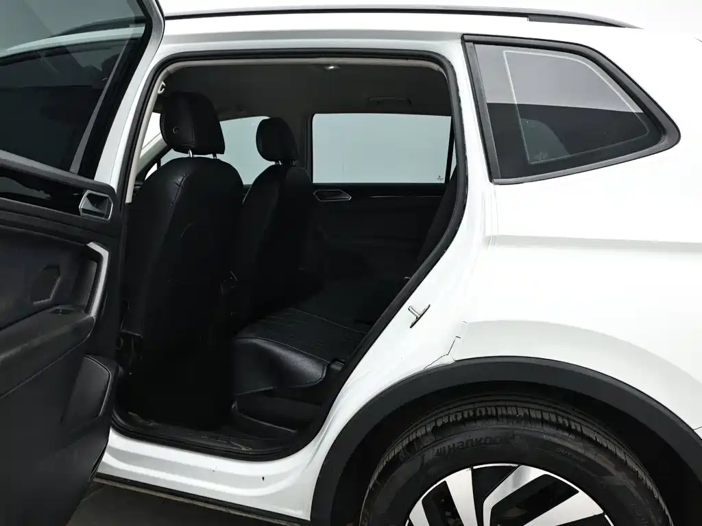 Volkswagen Tiguan L — фото 13