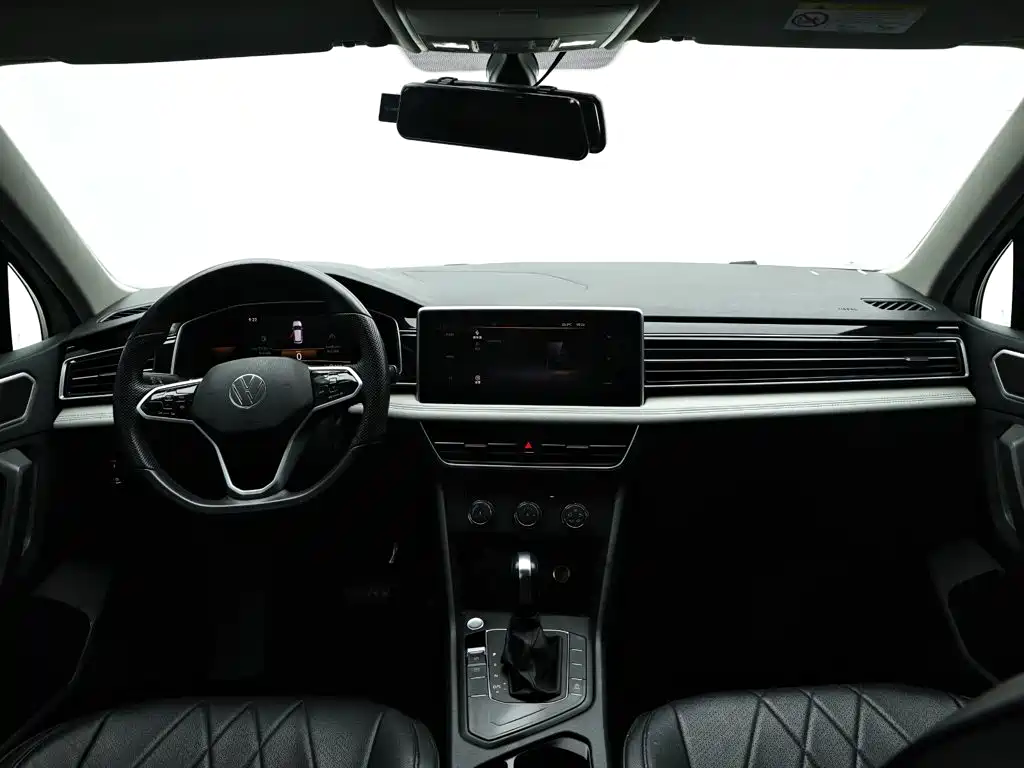 Volkswagen Tiguan L — фото 14
