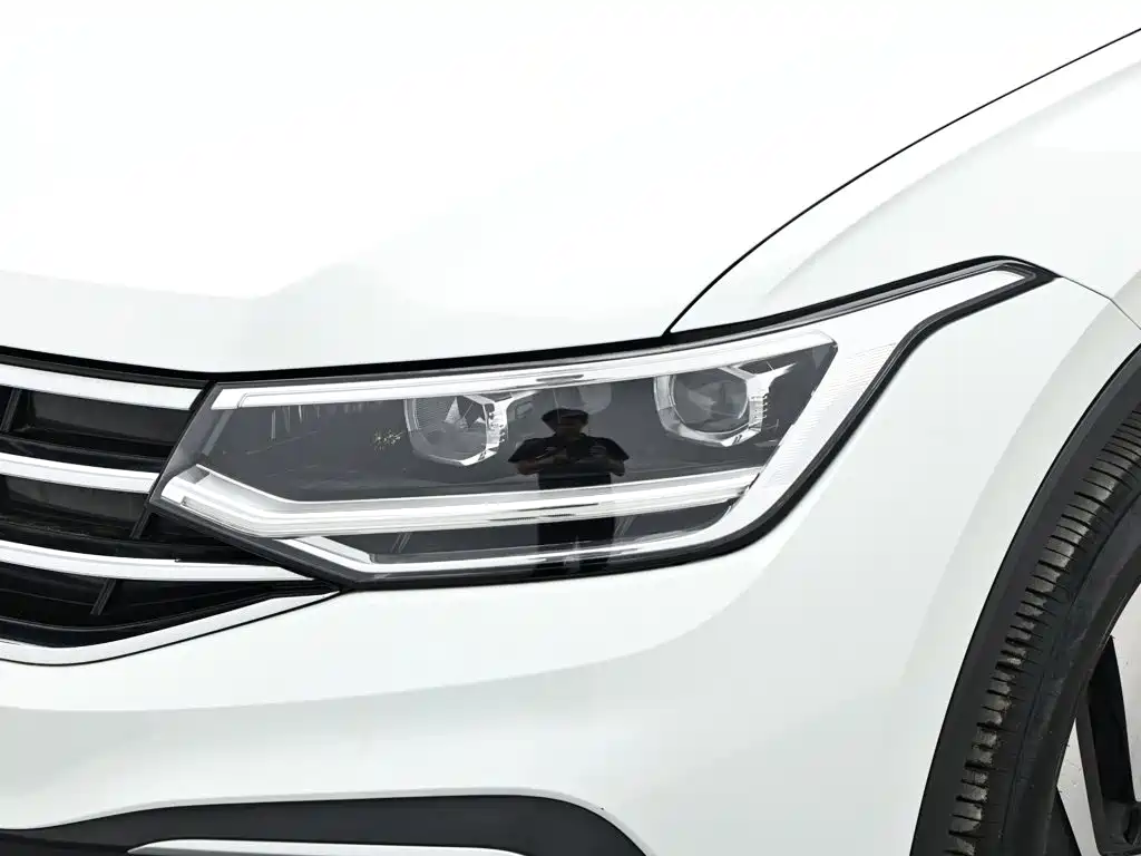 Volkswagen Tiguan L — фото 17