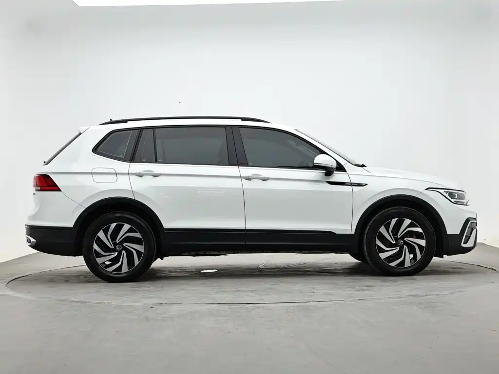 Volkswagen Tiguan L — фото 5