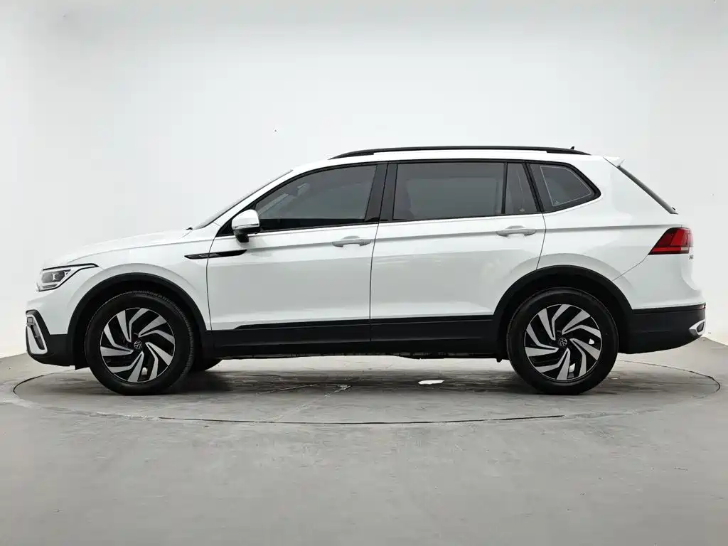 Volkswagen Tiguan L — фото 6