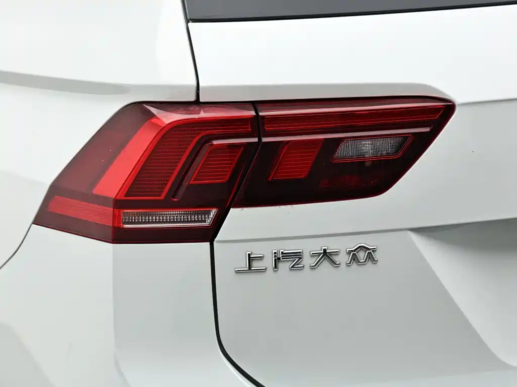 Volkswagen Tiguan L — фото 7
