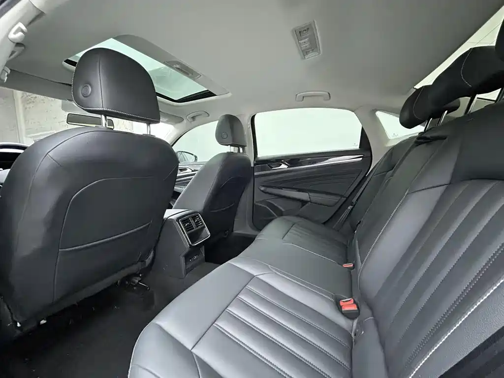 Volkswagen Passat — фото 8