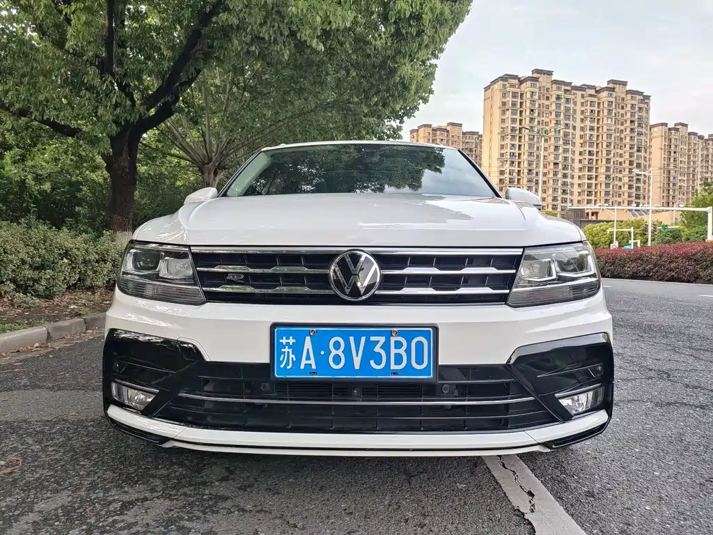 Volkswagen Tiguan L — фото 2
