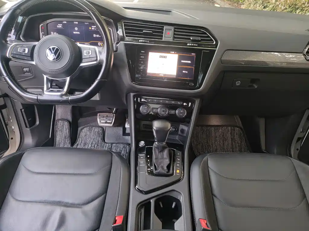 Volkswagen Tiguan L — фото 18