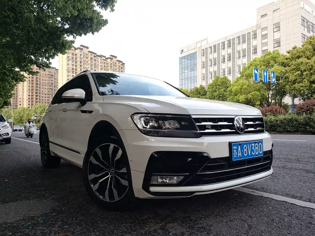 Volkswagen Tiguan L — фото 3