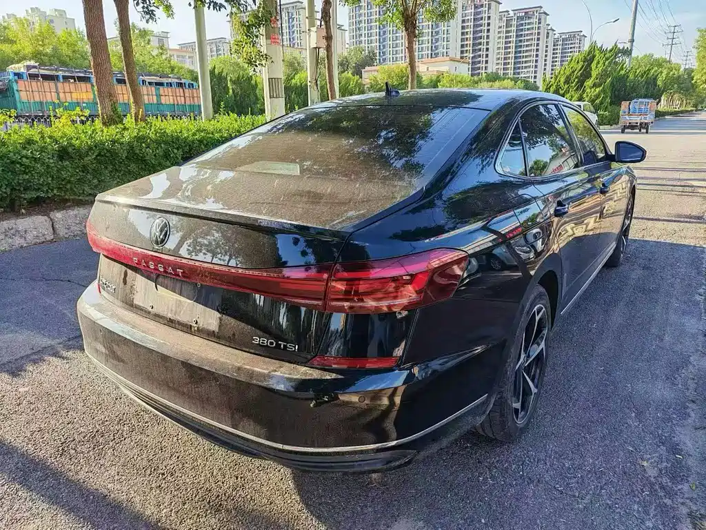 Volkswagen Passat — фото 7