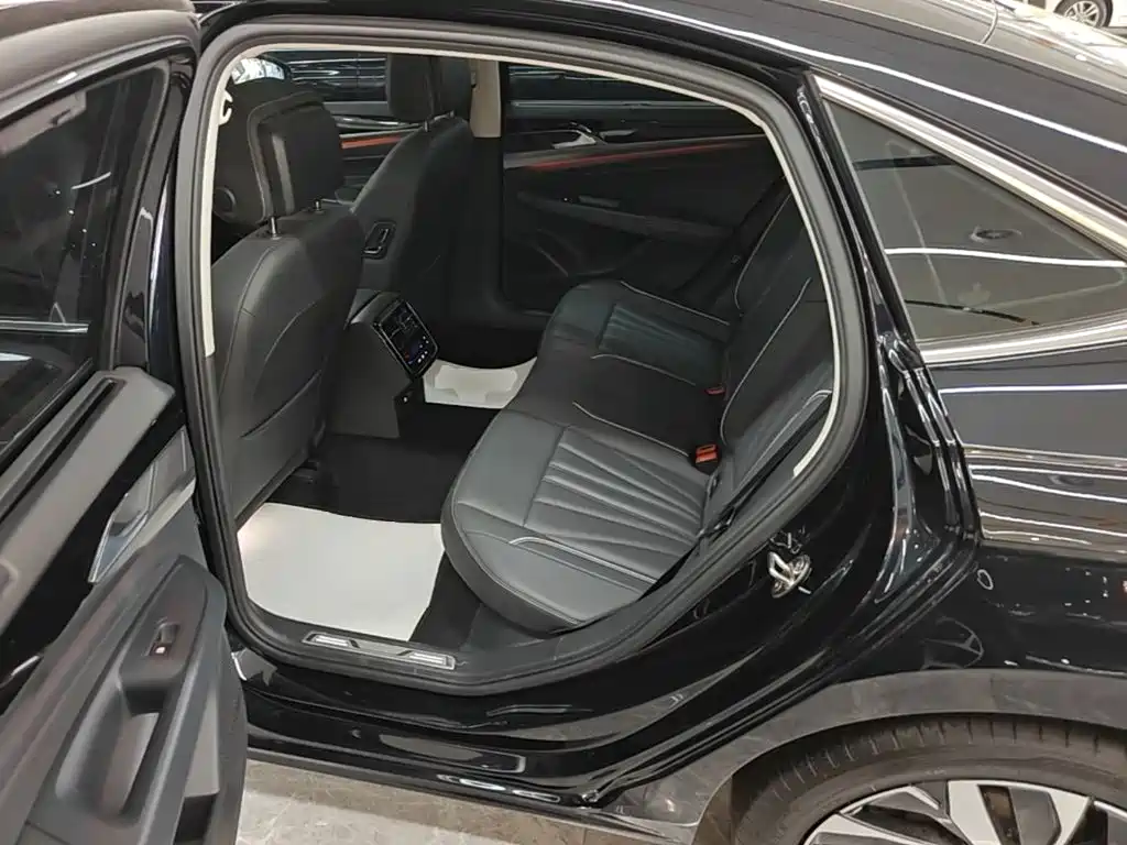 Volkswagen Passat — фото 17
