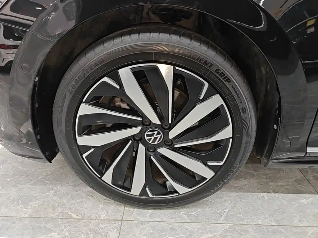 Volkswagen Passat — фото 23