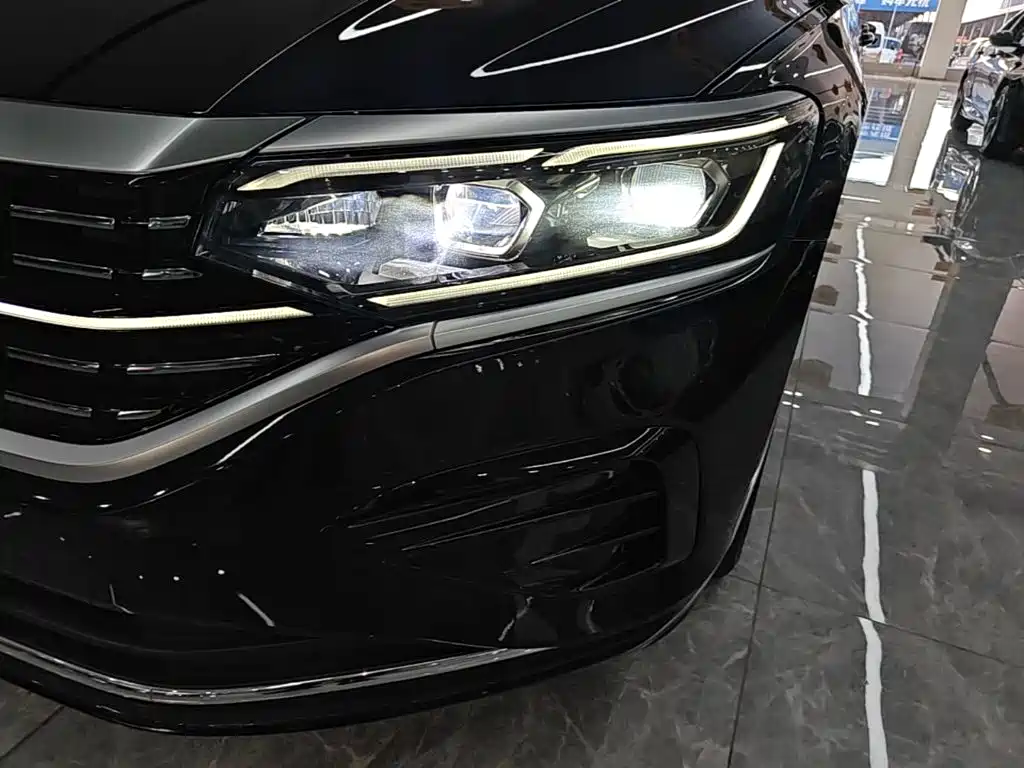 Volkswagen Passat — фото 24