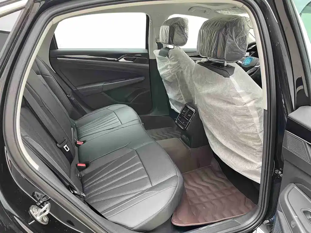 Volkswagen Passat — фото 17
