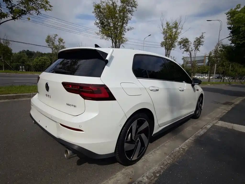 Volkswagen Golf GTI — фото 5