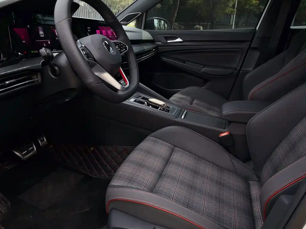 Volkswagen Golf GTI — фото 7