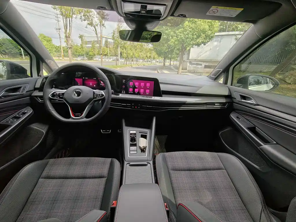 Volkswagen Golf GTI — фото 8