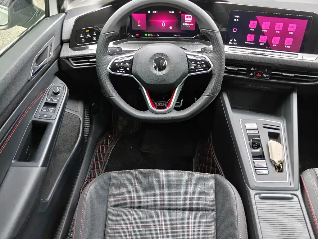 Volkswagen Golf GTI — фото 9
