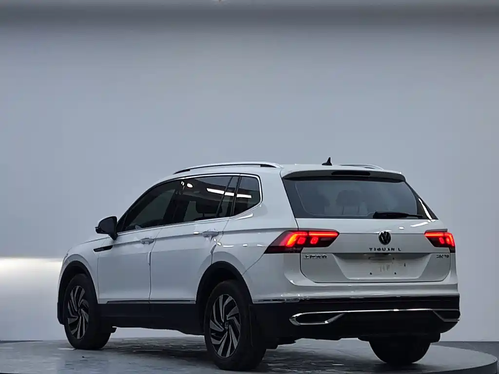 Volkswagen Tiguan L — фото 5