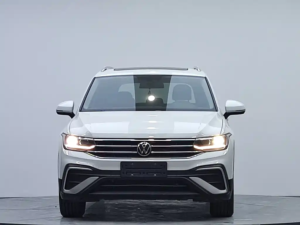 Volkswagen Tiguan L — фото 2