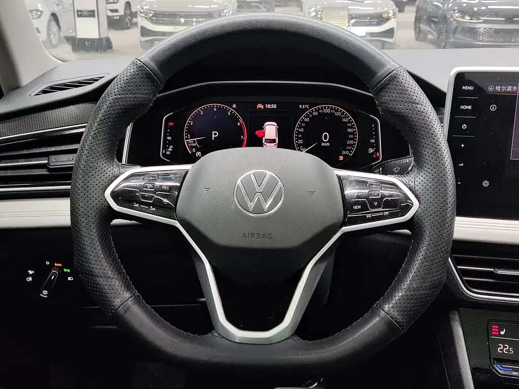 Volkswagen Tiguan L — фото 11