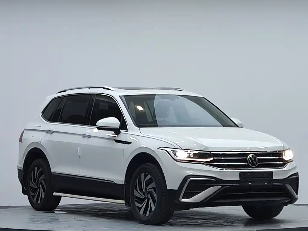 Volkswagen Tiguan L — фото 3