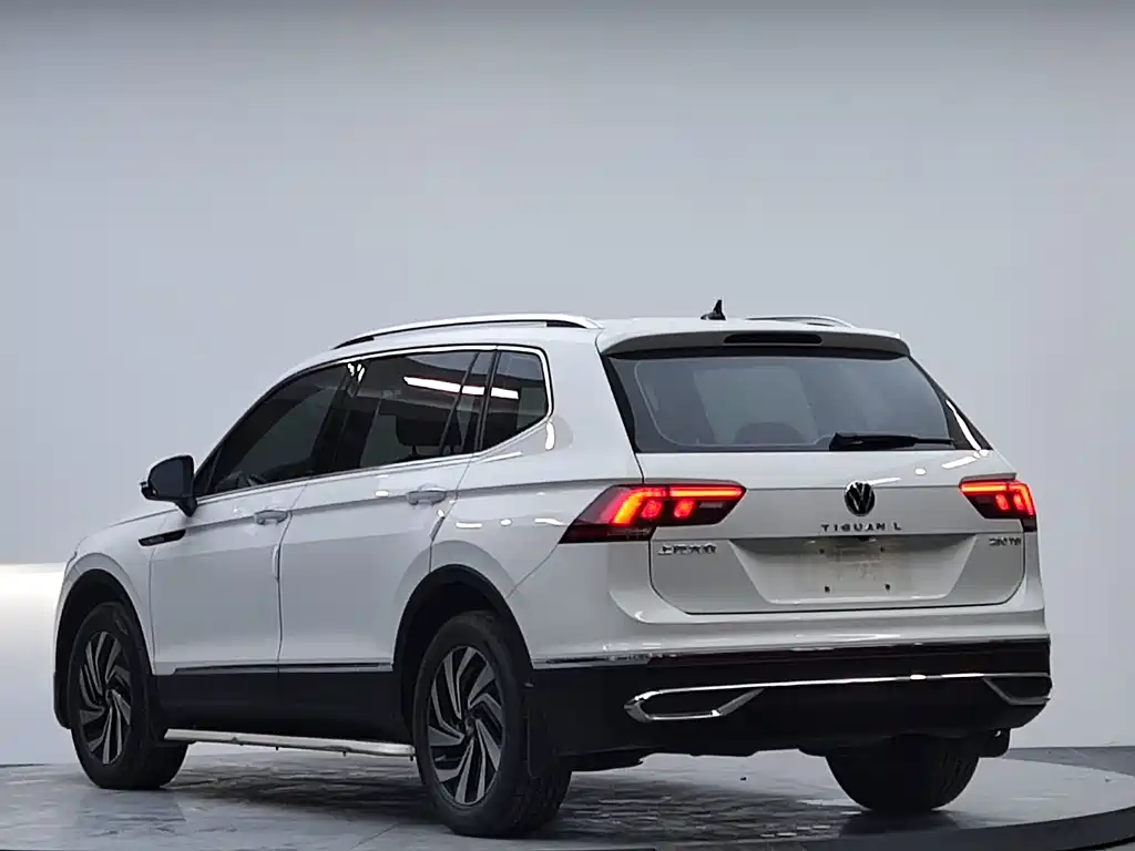 Volkswagen Tiguan L — фото 5