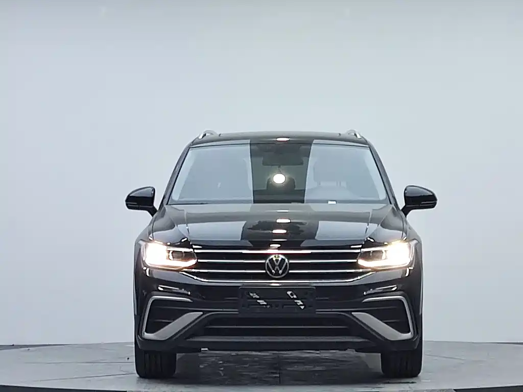 Volkswagen Tiguan L — фото 2