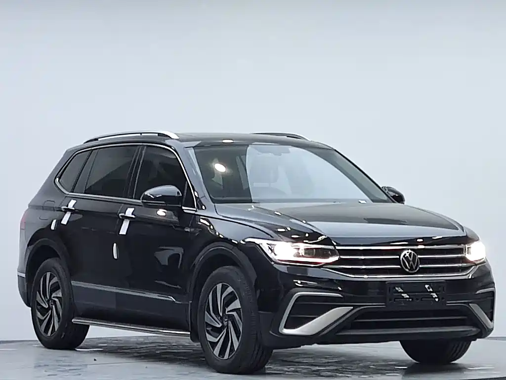 Volkswagen Tiguan L — фото 3