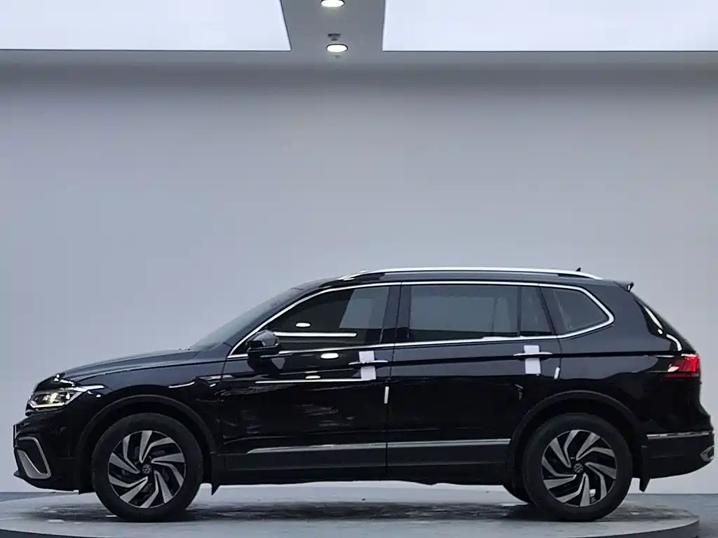 Volkswagen Tiguan L — фото 4