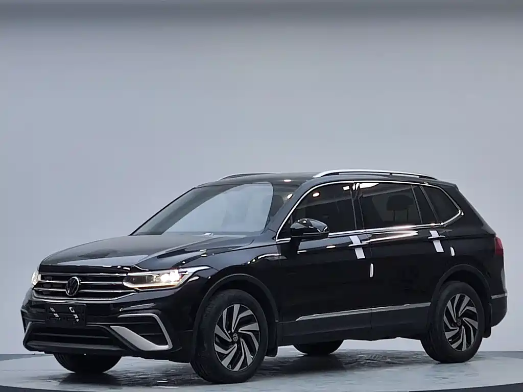 Volkswagen Tiguan L — фото 7