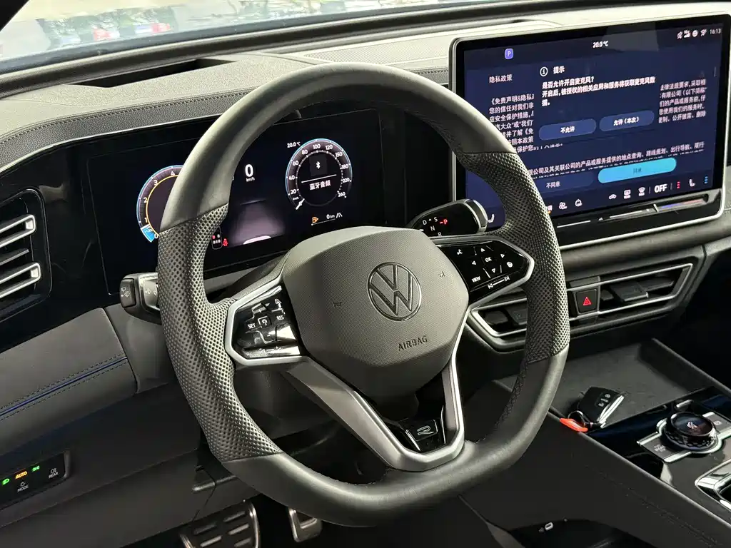 Volkswagen Tiguan L — фото 8