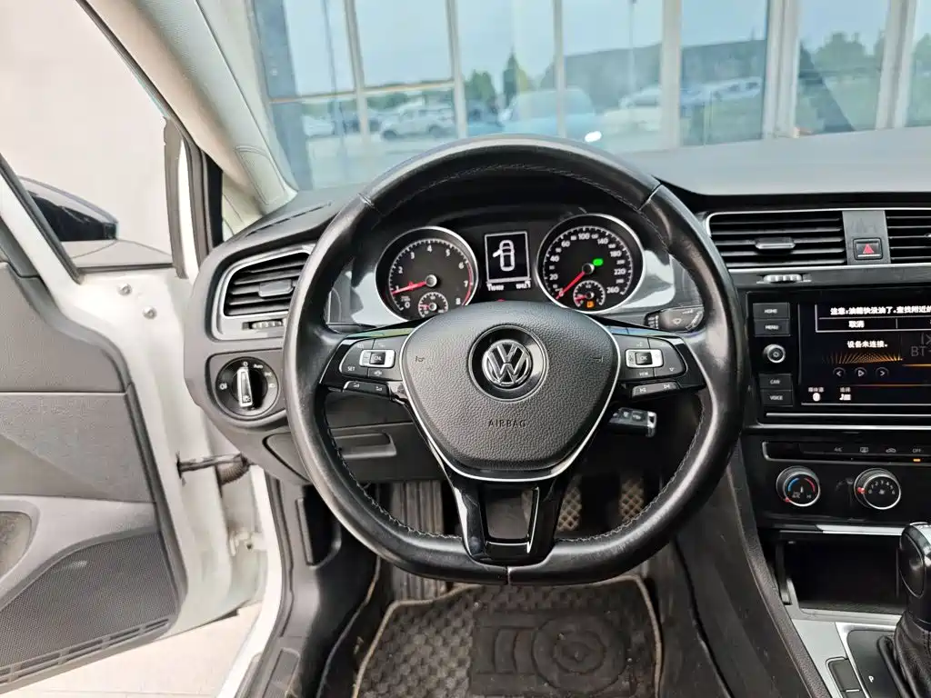 Volkswagen Golf — фото 11