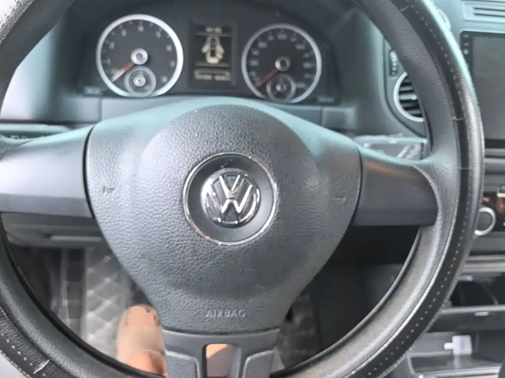 Volkswagen Tiguan — фото 11