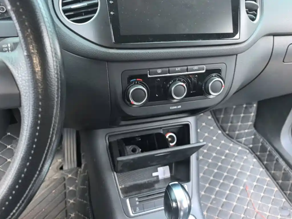 Volkswagen Tiguan — фото 13