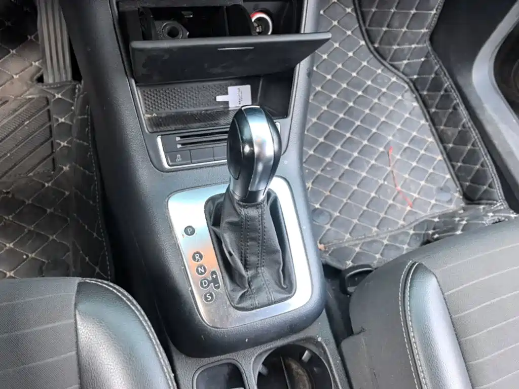 Volkswagen Tiguan — фото 14