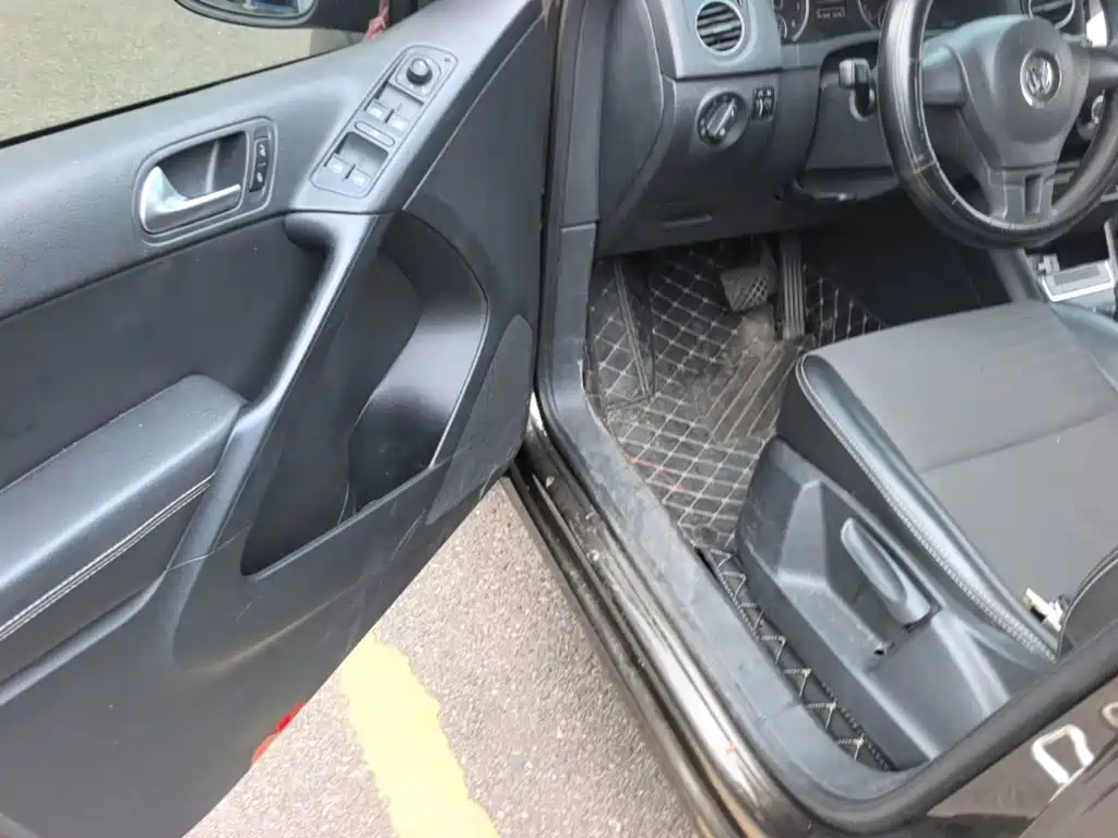 Volkswagen Tiguan — фото 16