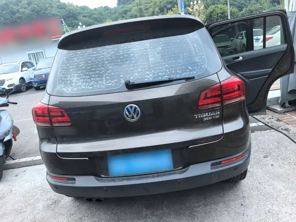 Volkswagen Tiguan — фото 6