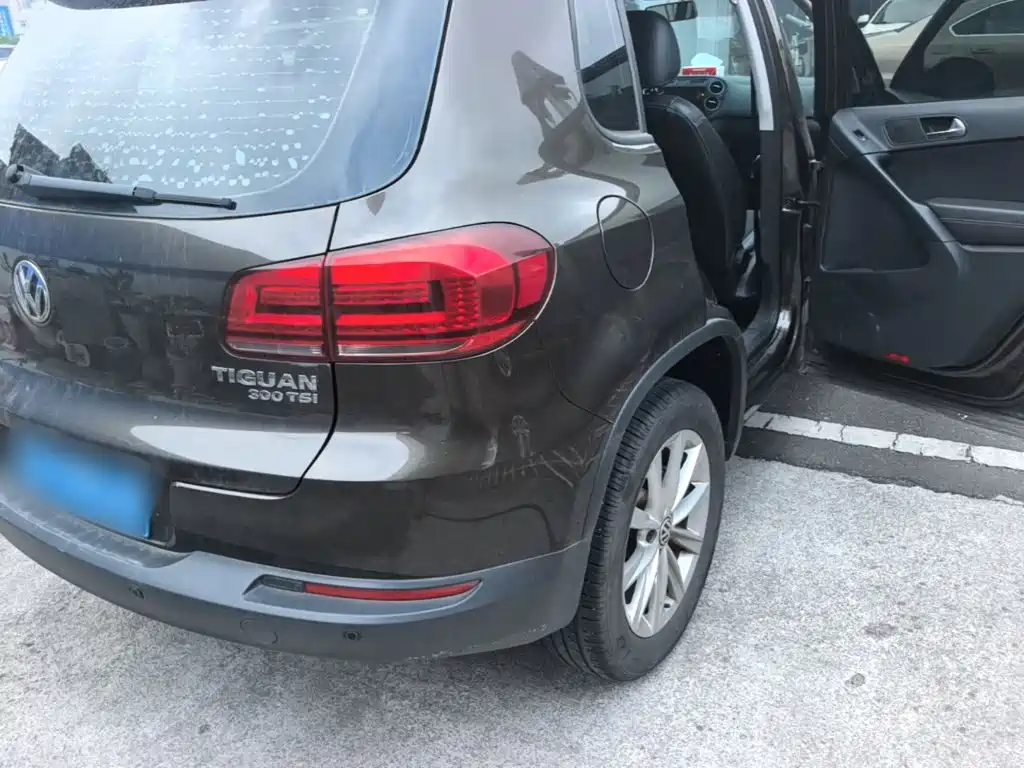 Volkswagen Tiguan — фото 8